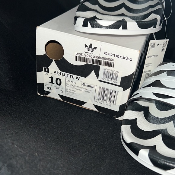 Adidas x Marimekko Slides Black White NIB Womens size 10 - Picture 4 of 4